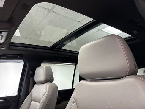 Used 2023 Chevrolet Suburban Z71 w/ Luxury Package image 14