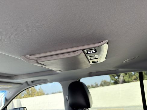 Used 2015 Cadillac Escalade Premium image 16