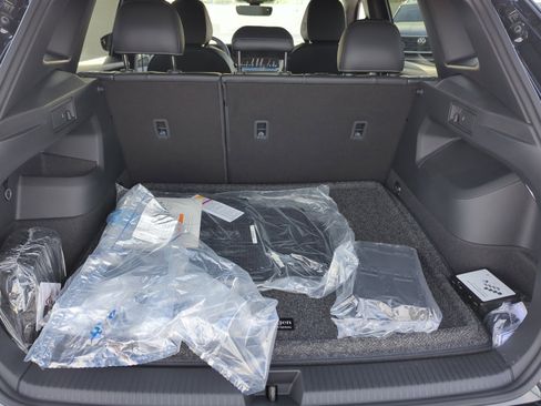 New 2026 Volkswagen Tiguan SE R-Line image 32