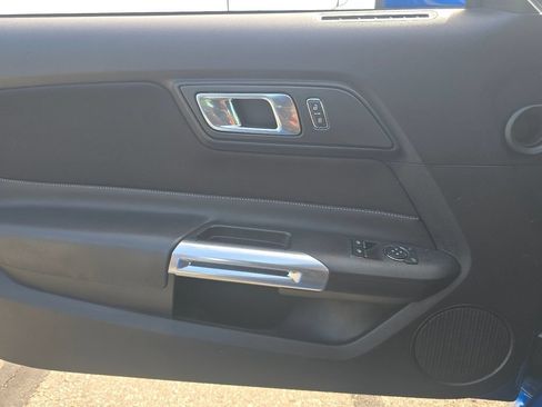 Used 2018 Ford Mustang Coupe RWD image 20