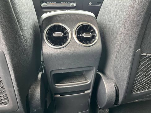 Used 2025 Mercedes-Benz GLB 250 image 24