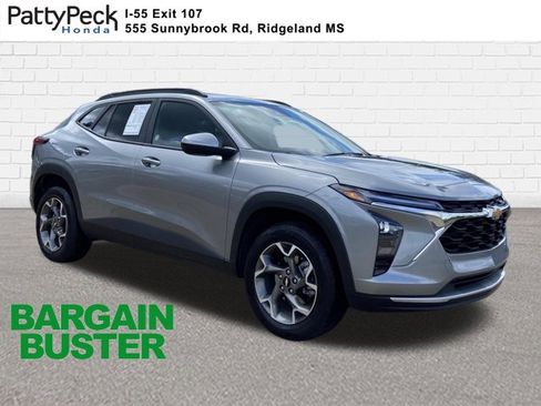 Used 2025 Chevrolet Trax LT w/ LT Convenience Package FWD image 1