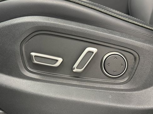 Used 2025 Rivian R1S Adventure image 12