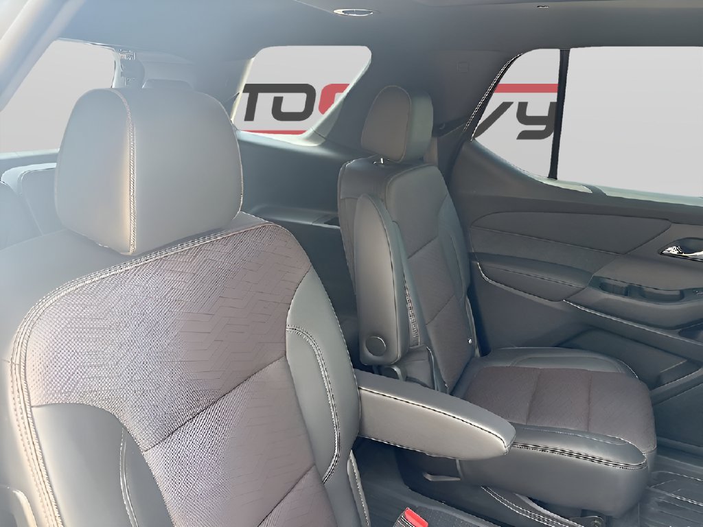 Used 2023 Chevrolet Traverse High Country w/ LPO, Floor Liner Package FWD image 30