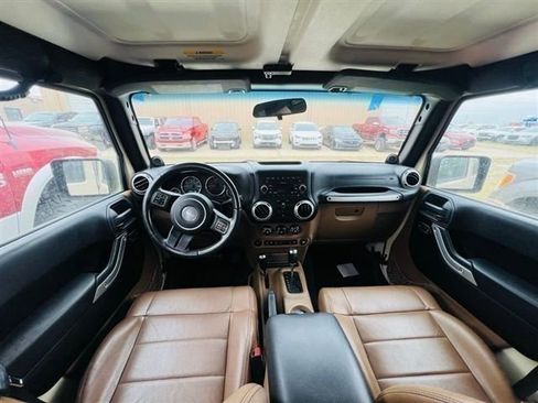 Used 2011 Jeep Wrangler Unlimited Sahara w/ Connectivity Group AWD/4WD image 10