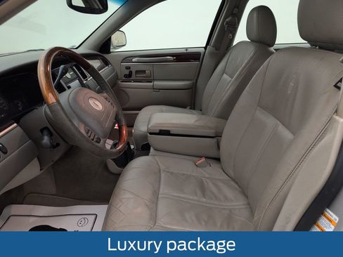 Used 2004 Lincoln Town Car Ultimate RWD image 4