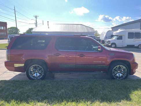 Used 2013 Cadillac Escalade ESV Premium AWD/4WD image 4
