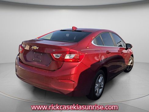 Used 2017 Chevrolet Cruze LT w/ Convenience Package FWD image 4