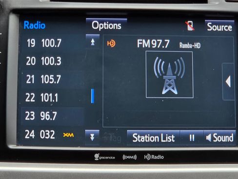 Used 2016 Toyota Highlander XLE AWD/4WD image 24