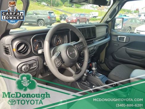 Used 2026 Jeep Gladiator Mojave AWD/4WD image 16