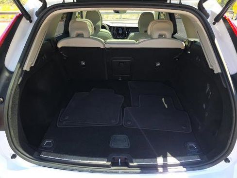 Used 2023 Volvo XC60 B5 Plus AWD/4WD image 9