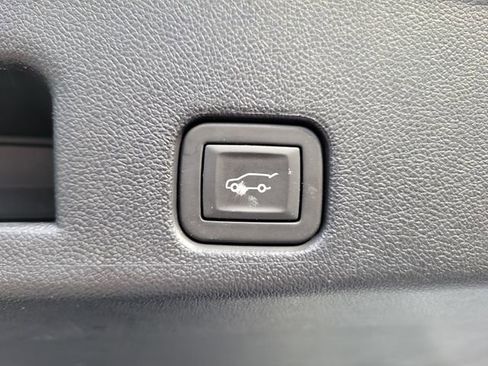 Certified 2025 Chevrolet Traverse LT AWD/4WD image 9