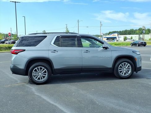 Used 2023 Chevrolet Traverse LT FWD image 18