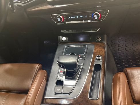 Used 2019 Audi Q5 2.0T Premium Plus AWD/4WD image 24