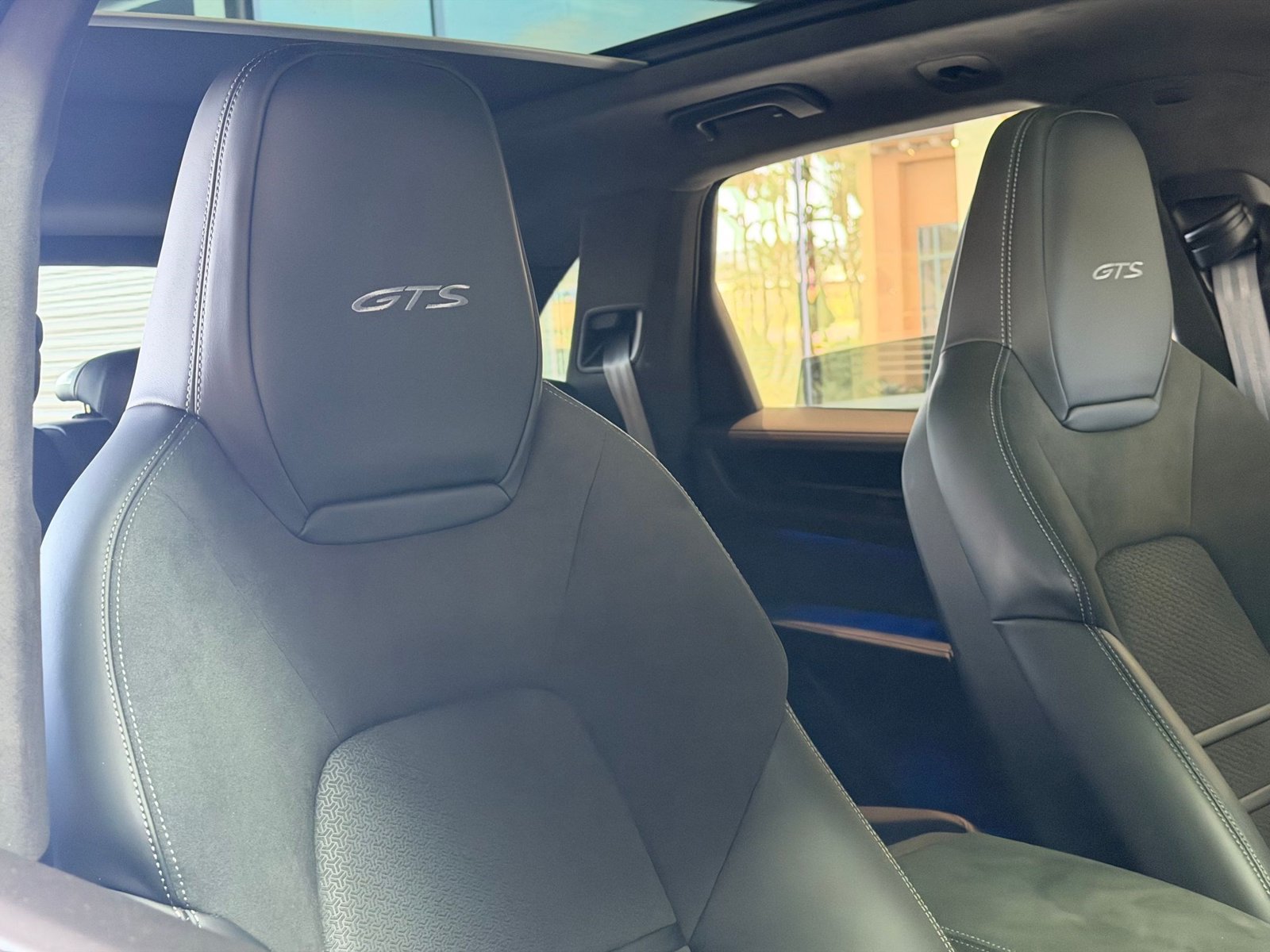 Certified 2025 Porsche Cayenne GTS AWD/4WD image 30