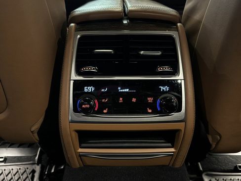 Used 2018 BMW 750i xDrive image 34