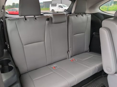 Used 2024 Toyota Highlander XLE AWD/4WD image 14