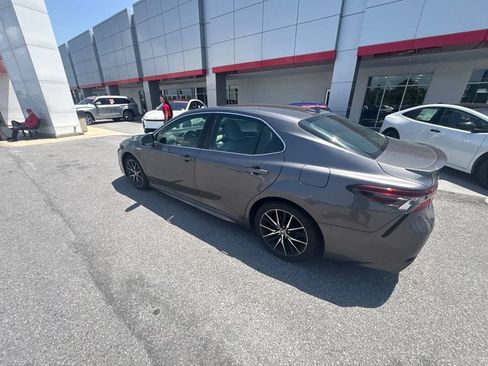 Used 2021 Toyota Camry SE FWD image 22