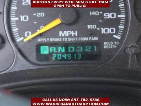Used 2000 Chevrolet Suburban LT w/ LT Preferred Equipment Group AWD/4WD image 9