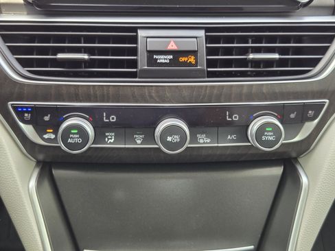 Used 2018 Honda Accord Touring image 15