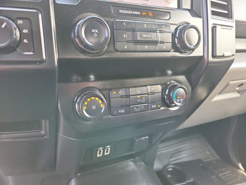 Used 2019 Ford F150 XL w/ Equipment Group 101A Mid AWD/4WD image 9
