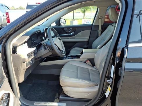 Used 2022 Lincoln Corsair Standard w/ Equipment Group 101A image 11