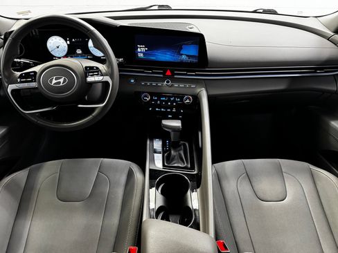 Used 2025 Hyundai Elantra SEL FWD image 17