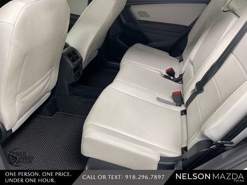 Used 2021 Volkswagen Tiguan SE w/ Panoramic Sunroof Package image 33