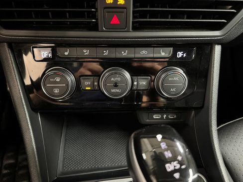Used 2024 Volkswagen Jetta SE FWD image 22