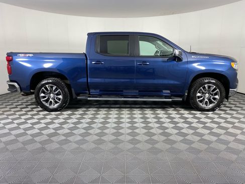Used 2023 Chevrolet Silverado 1500 LT AWD/4WD image 9