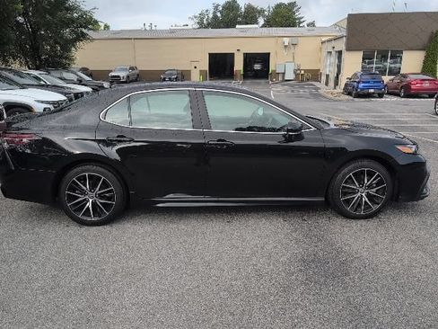 Used 2024 Toyota Camry SE FWD image 9