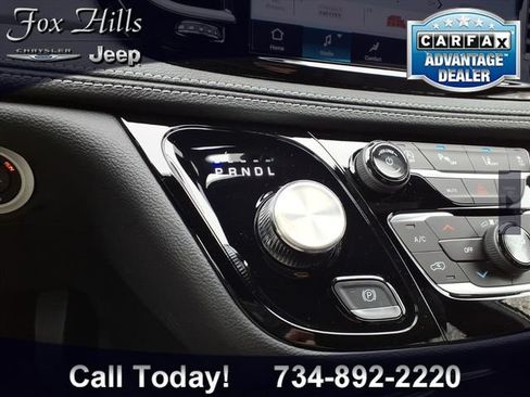 New 2026 Chrysler Pacifica Select AWD/4WD image 24