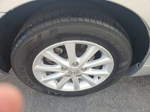 Used 2011 Toyota Camry XLE w/ XLE Extra-Value Pkg #2 FWD image 18
