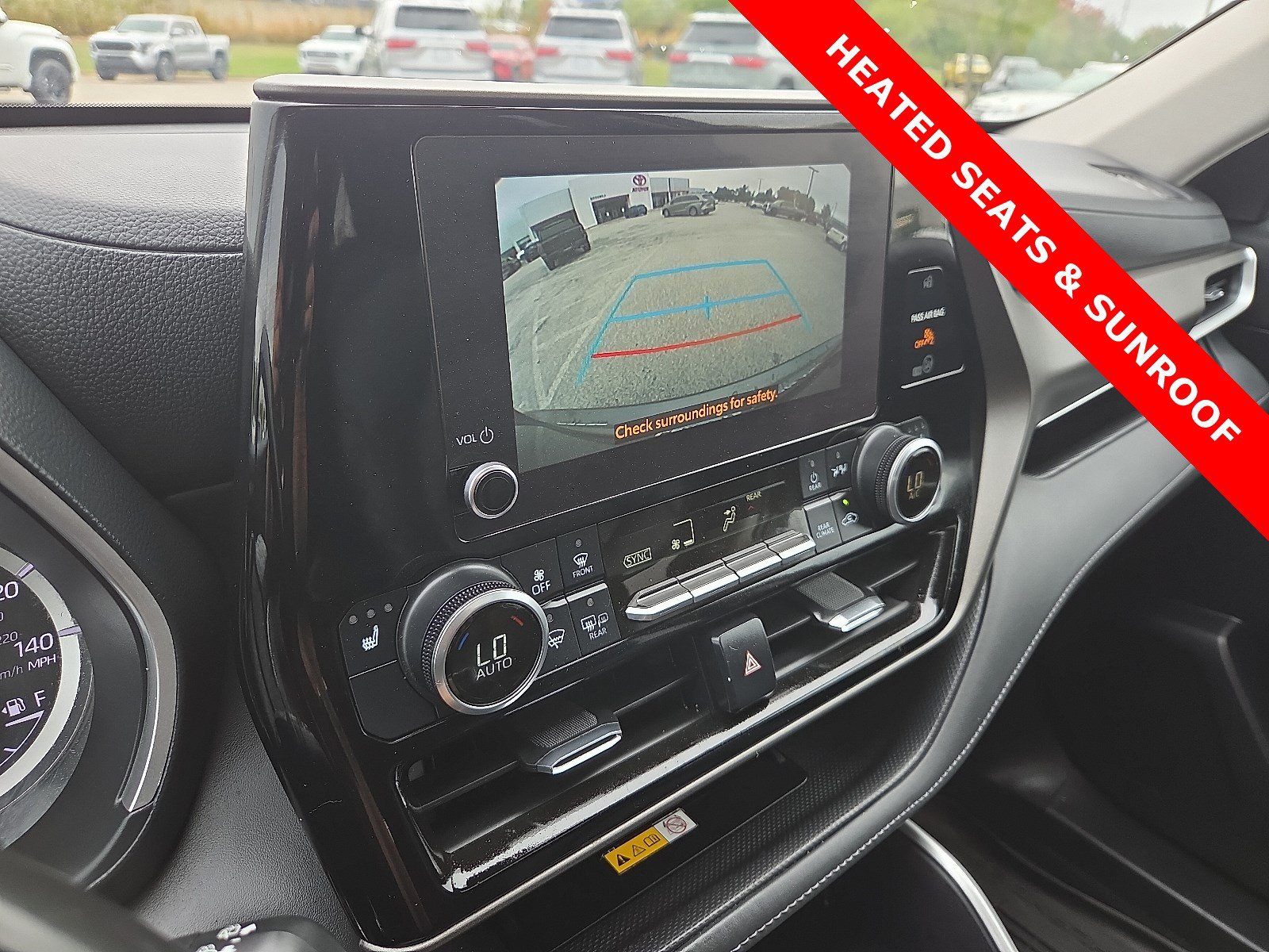 Used 2024 Toyota Highlander XLE FWD image 18