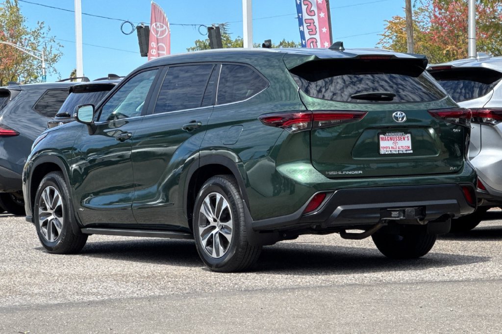 Used 2025 Toyota Highlander XLE AWD/4WD image 5