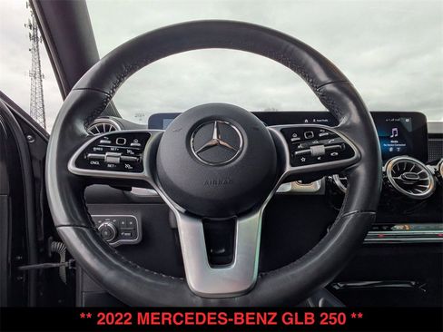 Used 2022 Mercedes-Benz GLB 250 4MATIC image 5