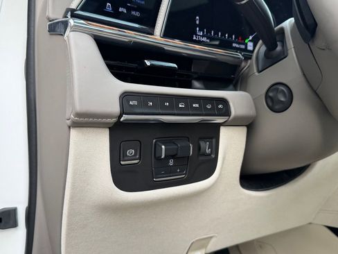 Used 2024 Cadillac Escalade ESV Premium Luxury Platinum image 27