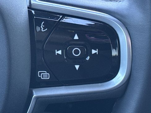 Used 2022 Volvo XC90 T8 R-Design w/ Advanced Package image 21