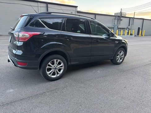 Used 2017 Ford Escape SE w/ Equipment Group 201A image 6