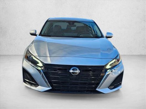 Used 2023 Nissan Altima 2.5 SL FWD image 2
