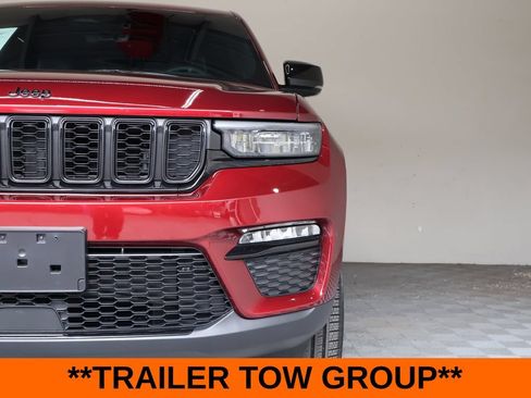 Used 2025 Jeep Grand Cherokee Limited w/ Black Appearance Package AWD/4WD image 5