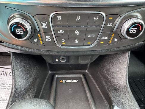 Used 2023 Chevrolet Traverse RS AWD/4WD image 25