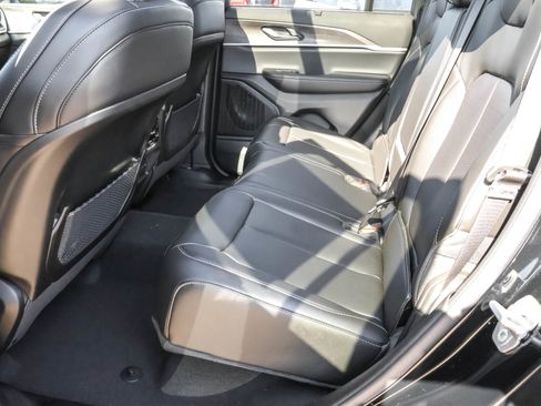 New 2025 Jeep Grand Cherokee Limited w/ Luxury Tech Group II image 15