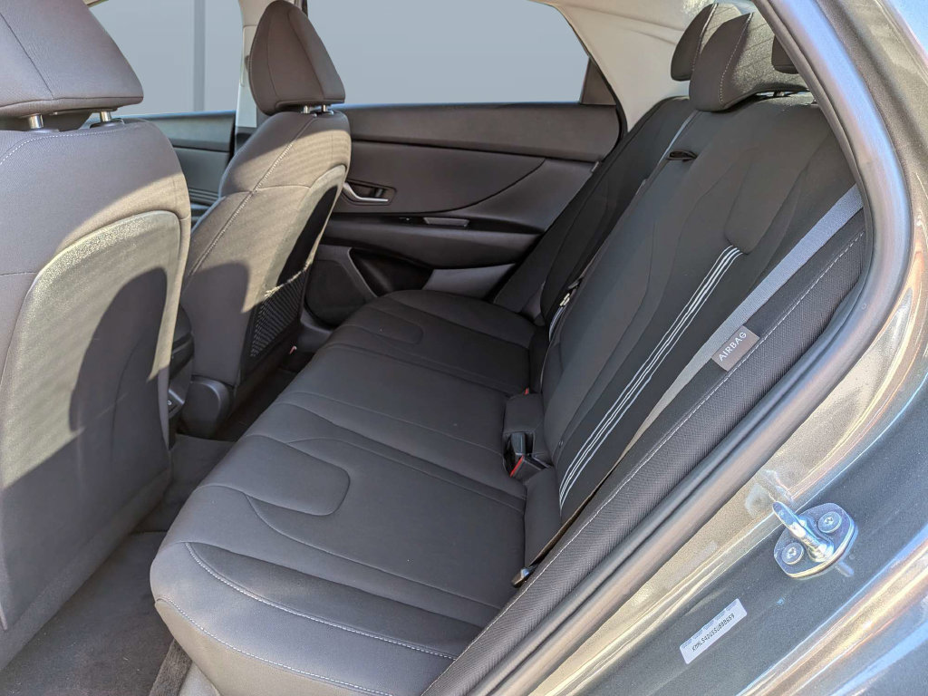 Certified 2025 Hyundai Elantra SEL FWD image 19