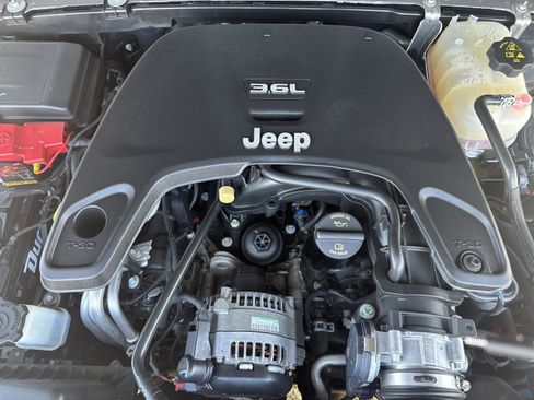 Used 2020 Jeep Wrangler Sport S image 33