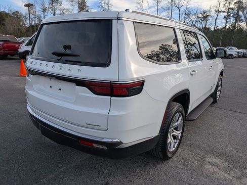 Used 2022 Jeep Wagoneer Series I w/ Premium Group I image 4