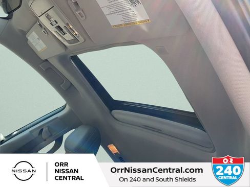 Used 2024 Toyota Sienna XLE FWD image 19