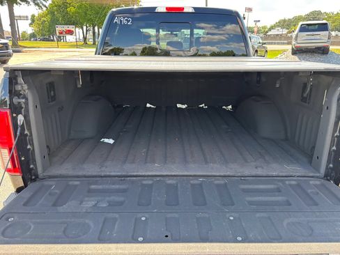 Used 2018 Ford F150 Lariat w/ Equipment Group 502A Luxury AWD/4WD image 15