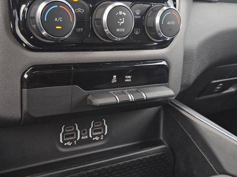 Used 2024 RAM 1500 Laramie AWD/4WD image 26