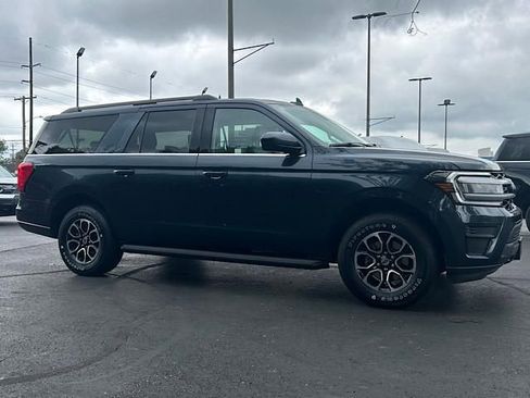 Used 2022 Ford Expedition Max XLT image 2